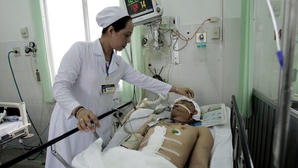 Các bác sĩ bên giường bệnh Quân y viện tại Cần Thơ, Việt Nam - Sputnik Việt Nam