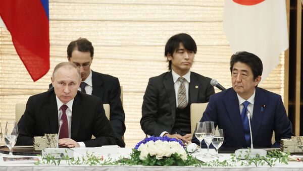 Vladimir Putin và Shinzo Abe - Sputnik Việt Nam