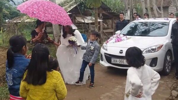 Đám cưới của cặp đôi đũa lệch gây xôn xao. - Sputnik Việt Nam