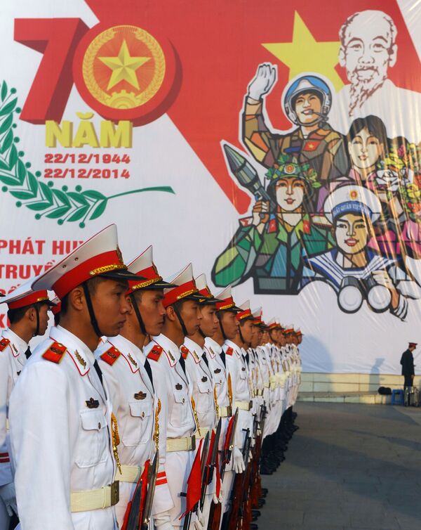 Đội danh dự trong một nghi lễ kỷ niệm Ngày thành lập QĐND Việt Nam tại Hà Nội - Sputnik Việt Nam