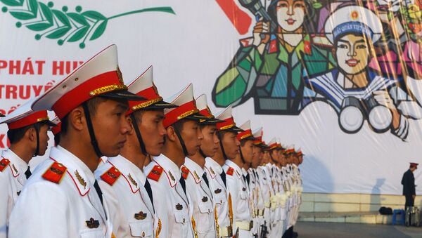 Đội danh dự tại lễ kỷ niệm Ngày thành lập QĐND Việt Nam tại Hà Nội - Sputnik Việt Nam