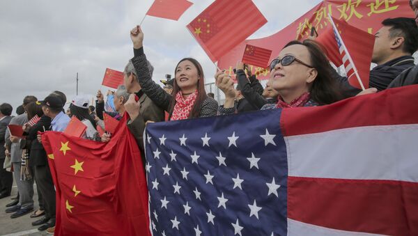 những lá cờ Trung Quốc và Mỹ - Sputnik Việt Nam