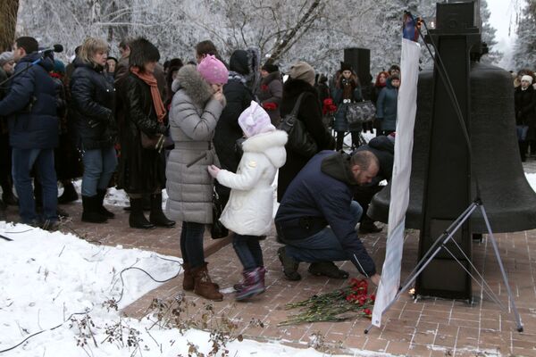 Mít- tinh ở Donetsk tưởng niệm những người thiệt mạng  trên chiếc máy bay Tu-154 - Sputnik Việt Nam
