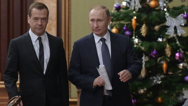 Tổng thống Nga Vladimir Putin và Thủ tướng Dmitry Medvedev - Sputnik Việt Nam