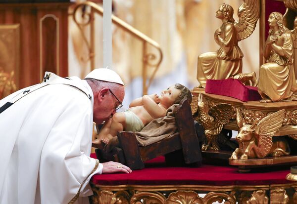 Đức Giáo hoàng Fransis trong Thánh lễ Giáng sinh long trọng tại Vương cung thánh đường Thánh Phêrô ở Vatican. - Sputnik Việt Nam