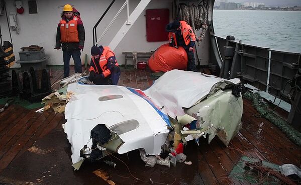 Tìm thấy mảnh vỡ của chiếc Tu-154 rơi gần bờ biển Sochi. - Sputnik Việt Nam