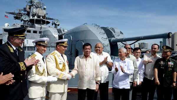 Tổng thống Philippines Rodrigo Duterte đã tới thăm tàu chống ngầm lớn Đô đốc Tributs của Hải quân Nga - Sputnik Việt Nam