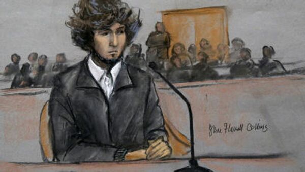 Tranh vẽ từ phòng xử án mô tả nghi phạm Dzhokhar Tsarnaev trong thời gian xét xử vụ đánh bom ở cuộc đua marathon Boston - Sputnik Việt Nam