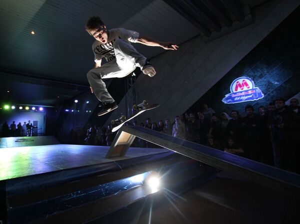 Giải vô địch đầu tiên về skateboarding trong Xe điện ngầm Matxcơva - Sputnik Việt Nam