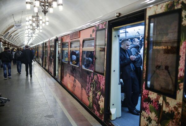 Khởi hành đoàn tàu Tranh màu nước” với bộ hiện vật mới “Biên niên sử vinh quang quân sự trong xe điện ngầm Matxcơva - Sputnik Việt Nam