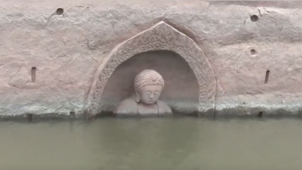 Trung Quốc phát hiện bức tượng Phật cổ ở dưới nước - Sputnik Việt Nam
