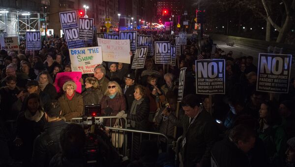 New York: Thị trưởng và các nghệ sĩ Hollywood xuống đường biểu tình chống Trump - Sputnik Việt Nam