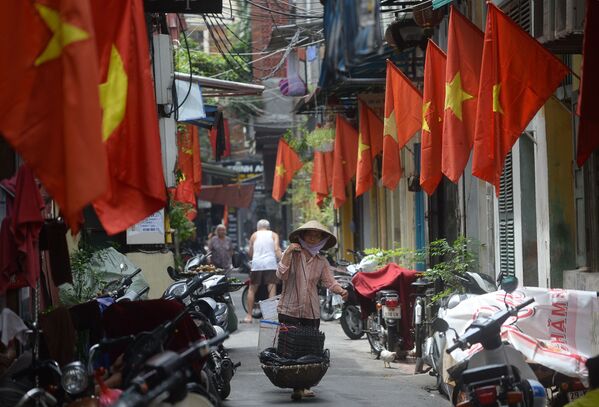 Hà Nội. Nhà nhà treo cờ Tổ quốc đón Tết Nguyên đán - Sputnik Việt Nam