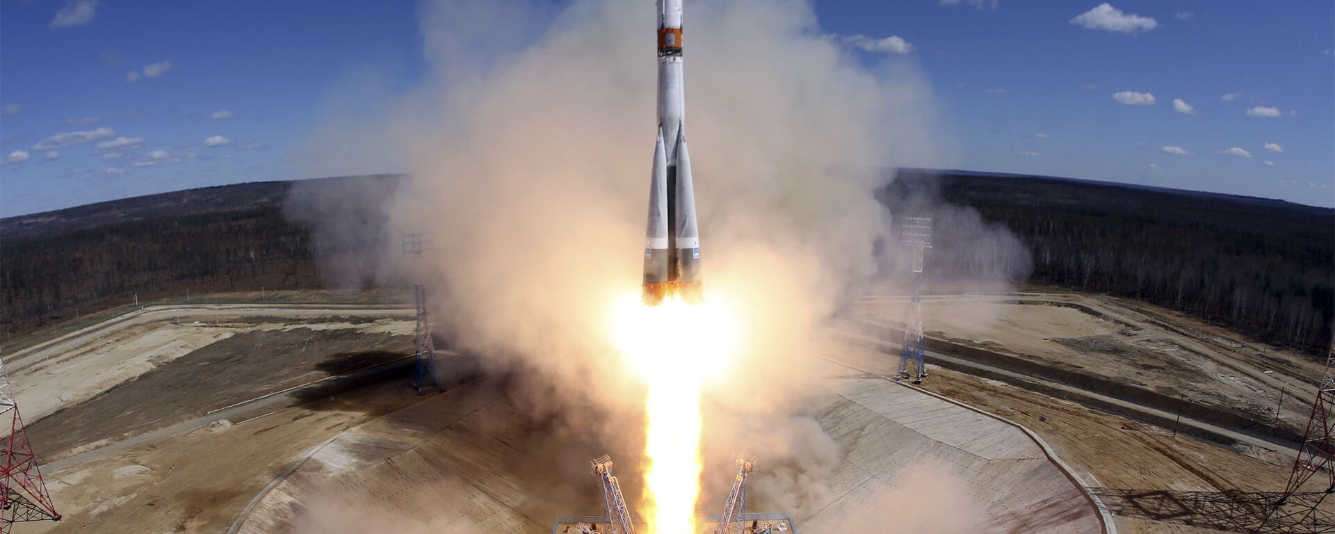 Старт ракеты-носителя Союз-2.1а с тремя российскими спутниками Ломоносов, Аист-2Д и SamSat-218 с космодрома Восточный - Sputnik Việt Nam, 1920, 11.02.2023