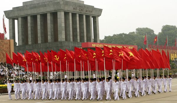 Diễu hành tại lăng Chủ tịch Hồ Chí Minh ở Hà Nội, Việt Nam Diễu hành tại lăng Chủ tịch Hồ Chí Minh ở Hà Nội, Việt Nam - Sputnik Việt Nam