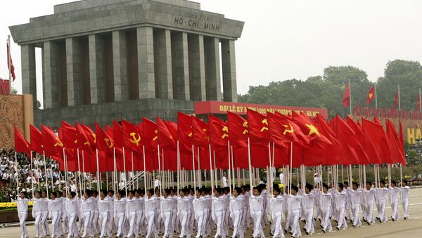 Diễu hành tại lăng Chủ tịch Hồ Chí Minh ở Hà Nội, Việt Nam - Sputnik Việt Nam
