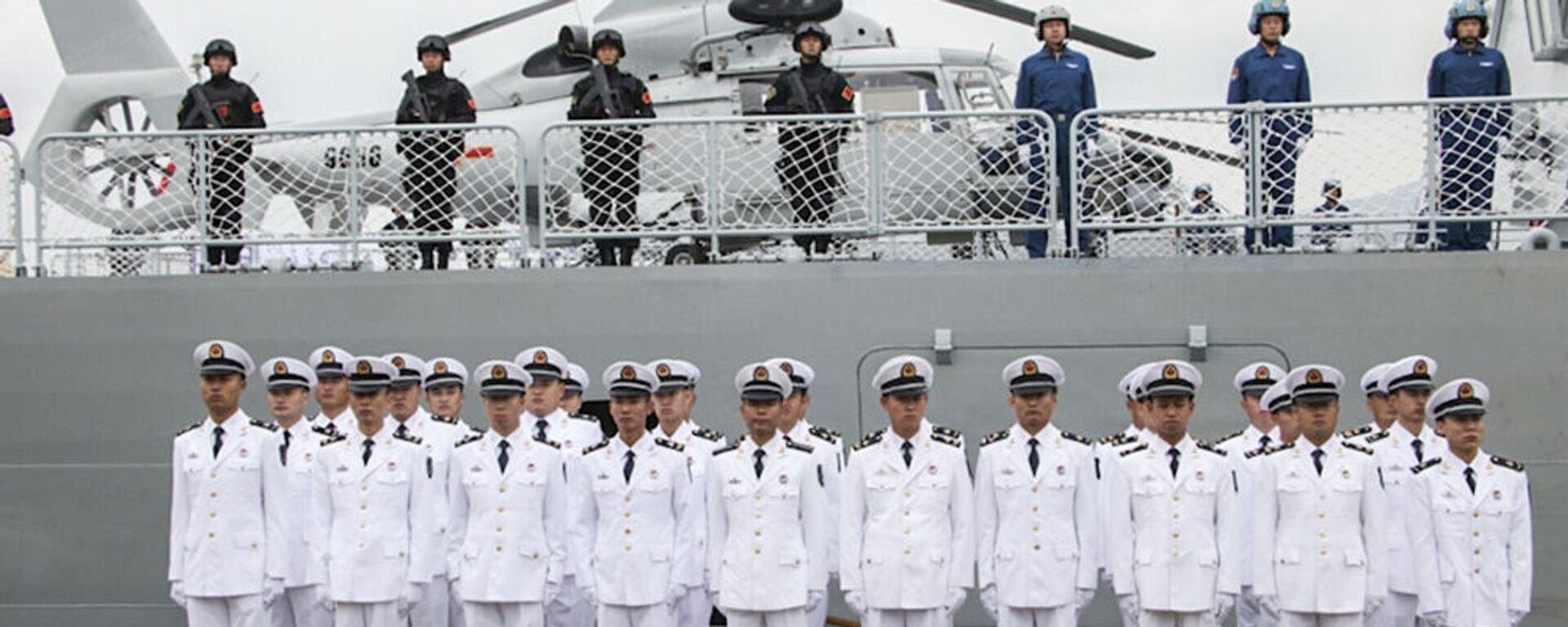 Các binh sĩ hải quân Trung Quốc  trong lễ khai mạc cuộc tập trận Nga-Trung Hợp tác biển-2015  - Sputnik Việt Nam, 1920, 07.06.2023