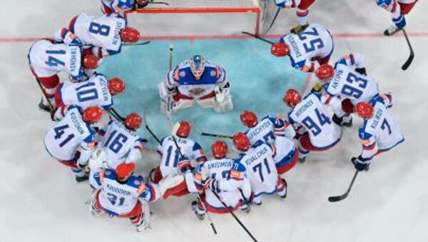 Các cầu thủ đội tuyển Nga trước khi bắt đầu trận chung kết trong Giải Vô địch hockey thế giới 2015 tổ chức tại Czech - Sputnik Việt Nam