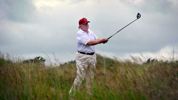 Donald Trump chơi golf - Sputnik Việt Nam