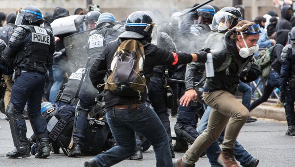 Bạo lực dâng cao tại ngoại ô Paris - Sputnik Việt Nam