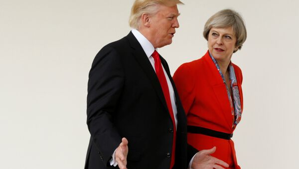 US President Donald Trump escorts British Prime Minister Theresa May after their meeting at the White House in Washington, US, January 27, 2017. - Sputnik Việt Nam