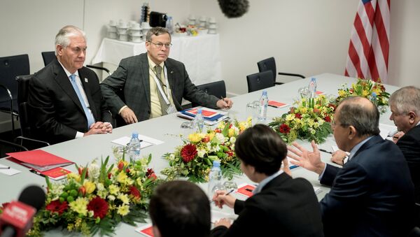 Ngoại trưởng Nga Lavrov và Ngoại trưởng Mỹ Tillerson tiến hành cuộc gặp đầu tiên - Sputnik Việt Nam