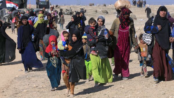 Thường dân ồ ạt chạy trốn khỏi Mosul trước đợt tấn công sắp tới của quân đội Iraq - Sputnik Việt Nam