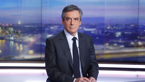 Francois Fillon, former French prime minister, member of The Republicans political party and 2017 presidential candidate of the French centre-right, is seen prior to a prime-time news broadcast in the studios of TF1 in Boulogne-Billancourt, near Paris, France, January 26, 2017 - Sputnik Việt Nam