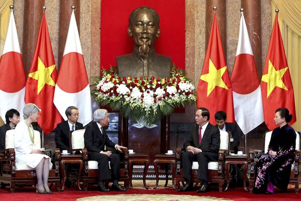 Nhật hoàng và hoàng hậu thăm Việt Nam - Sputnik Việt Nam