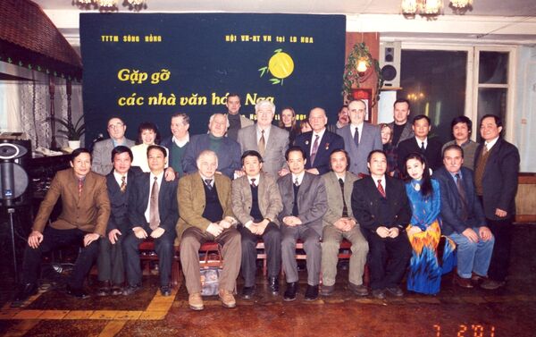 Đêm thơ Nguyên tiêu 2001: Gặp gỡ các nhà văn Nga - Việt - Sputnik Việt Nam
