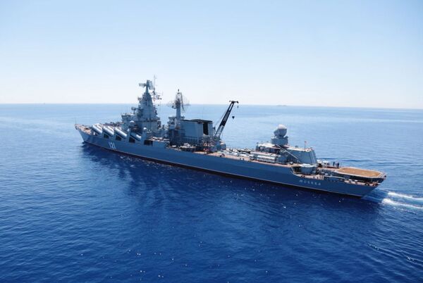 Tuần dương hạm tên lửa “Matxcơva” trong thời gian cuộc tập trận chung Nga –Trung “Hợp tác trên biển – 2015” ở Địa Trung Hải. - Sputnik Việt Nam