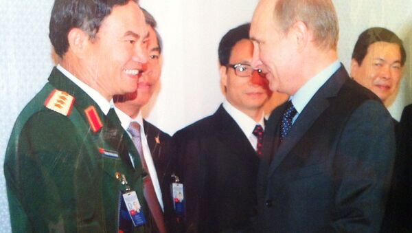 Thượng tướng Trương Quang Khánh và Tổng thống Nga Vladimir Putin - Sputnik Việt Nam