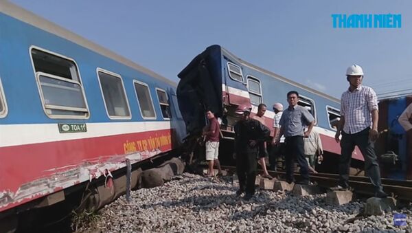 Tai nạn đường sắt thảm khốc: Thi thể nhân viên tàu SE2 kẹt cả đêm trong toa xe - Sputnik Việt Nam