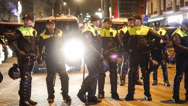 Hà Lan đưa cảnh sát chống bạo động đến trấn áp người biểu tình khi bộ trưởng Thổ Nhĩ Kỳ bị yêu cầu rời đi - Sputnik Việt Nam