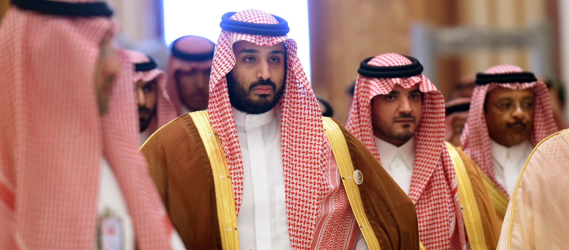Saudi Defence Minister Mohammed bin Salman (2nd L), who is the desert kingdom's deputy crown prince and second-in-line to the throne, arrives at the closing session of the 4th Summit of Arab States and South American countries held in the Saudi capital Riyadh, on November 11, 2015 - Sputnik Việt Nam, 1920, 21.03.2021