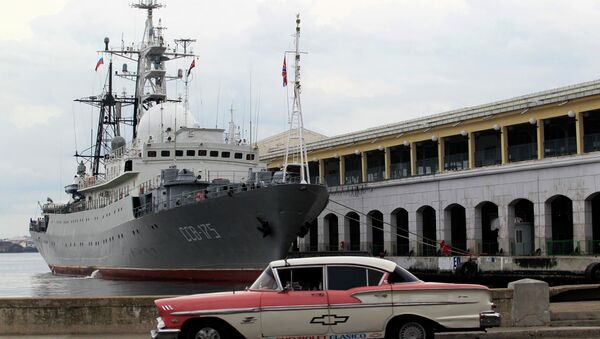 A Russian ship Viktor Leonov SSV-175, is seen docked at the port in Havana - Sputnik Việt Nam