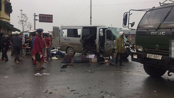 Hà Nam: Tai nạn kinh hoàng giữa xe tải và xe đón dâu, nạn nhân nằm la liệt dưới đường - Sputnik Việt Nam