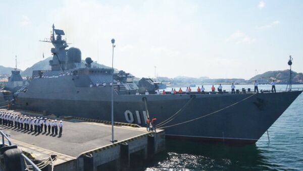 Tàu 011 – Đinh Tiên Hoàng rời quân cảng Cam Ranh dự duyệt binh tàu quốc tế tại Ấn Độ và thăm Singapore - Sputnik Việt Nam
