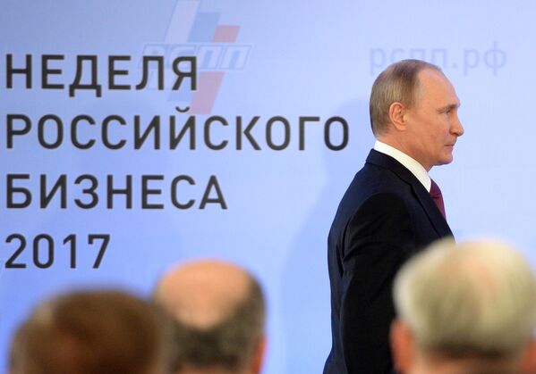 Tổng thống Nga Vladimir Putin tại phiên họp toàn thể của Đại hội Liên minh các nhà công nghiệp và doanh nhân Nga. - Sputnik Việt Nam
