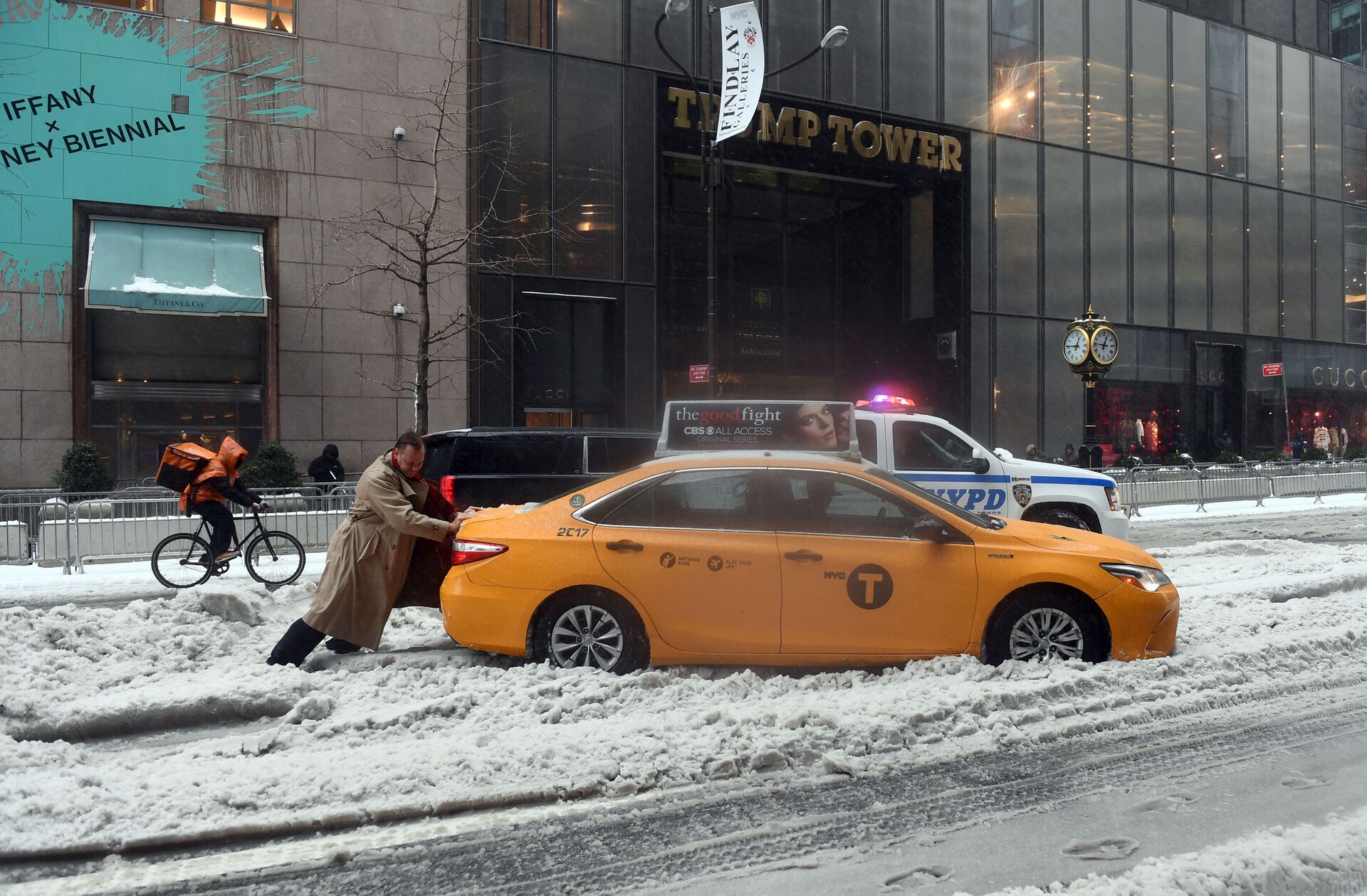 Lại là thành phố New York, nhưng vào ngày 14 tháng Ba.Trận bão tuyết Stella làm đường phố hầu như thành chướng ngại vật không vượt qua nổi khi di chuyển. - Sputnik Việt Nam, 1920, 02.02.2024