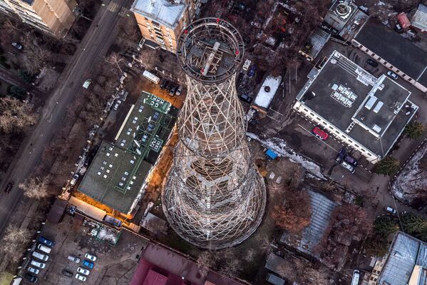 Tháp Shukhov tại Matxcơva đêm trước lễ kỷ niệm sinh nhật lần thứ 95. - Sputnik Việt Nam
