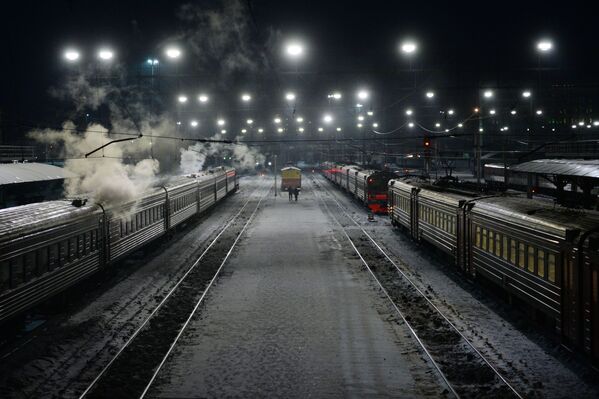 Ga chính Novosibirsk  vào ban đêm. - Sputnik Việt Nam