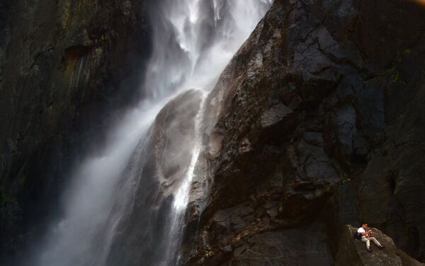 Thác Yosemite trong vùng núi Sierra Nevada (Hoa Kỳ) - cao nhất ở Bắc Mỹ. - Sputnik Việt Nam