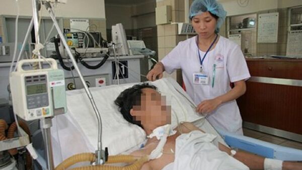 Điều trị cho bệnh nhân ngộ độc rượu tại Trung tâm Chống độc BV Bạch Mai, Hà Nội - Sputnik Việt Nam