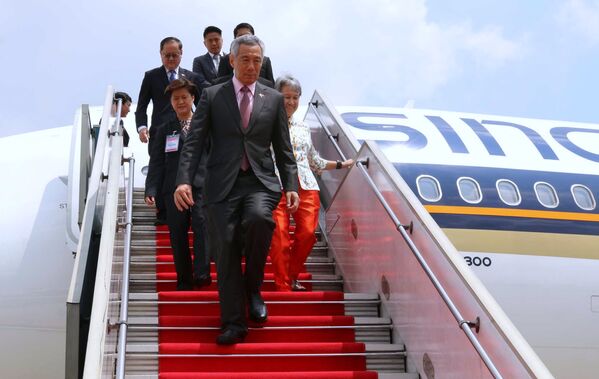 Ngày 21 tháng Ba. Thủ tướng Singapore và phu nhân tại sân bay Tân Sơn Nhất, thành phố Hồ Chí Minh - Sputnik Việt Nam