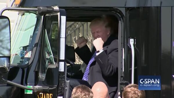 Ông Donald Trump thử làm tài xế xe tải - Sputnik Việt Nam