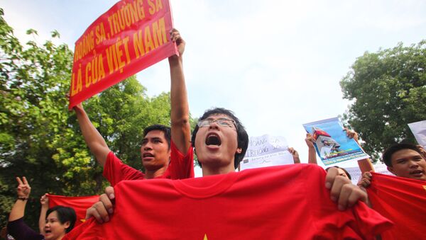 19/06/2011 Người Việt biểu tình tại Hà Nội - Sputnik Việt Nam