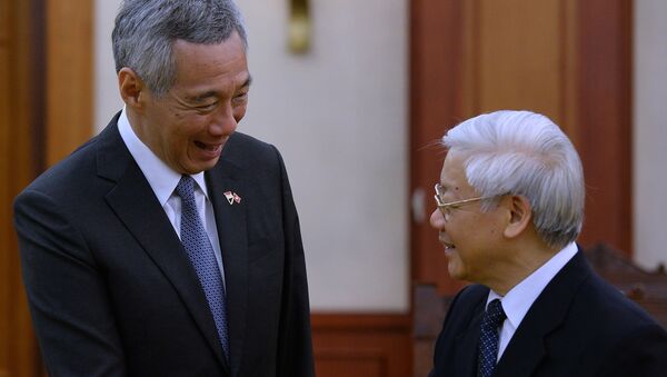 Премьер-министр Сингапура Ли Сяньлун и генеральный секретарь ЦК КПВ Нгуен Фу Чонг - Sputnik Việt Nam
