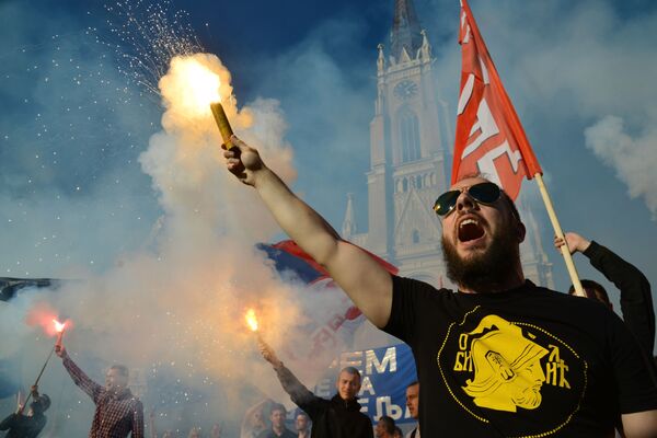 Serbia. Tại cuộc biểu tình ủng hộ ứng viên Tổng thống Vojislav Seselj ở thành phố Novi-Sad. - Sputnik Việt Nam