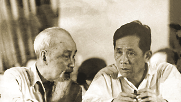 Đồng chí Lê Duẩn báo cáo với Chủ tịch Hồ Chí Minh về tình hình cách mạng miền Nam (1957) - Sputnik Việt Nam